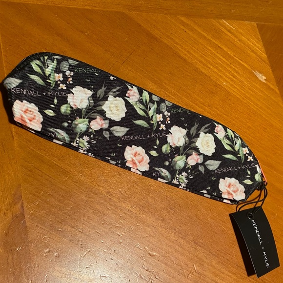 Kendall + Kylie Floral Bag - Picture 1 of 8